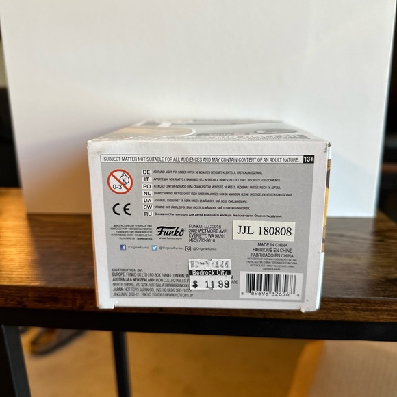 Pumpkin Rapper Vinyl Figure - Picture 7 of 7